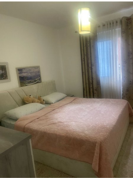 Tirane, shitet apartament 1+1 Kati 2, 