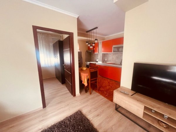 Tirane, jepet me qera apartament 2+1+Ballkon Kati 4, 75 m² 600 € 