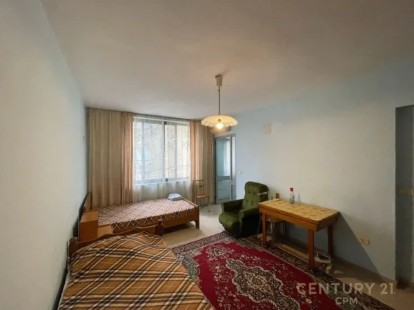 Tirane, jepet me qera apartament 1+1 Kati 2, 40 m² 330 € 