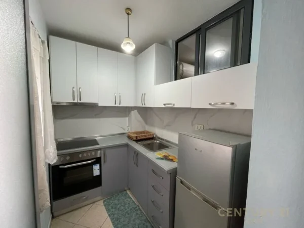 Tirane, jepet me qera apartament 1+1 Kati 2, 40 m² 330 € 