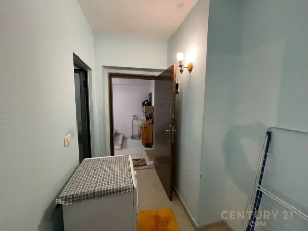 Tirane, jepet me qera apartament 1+1 Kati 2, 40 m² 330 € 