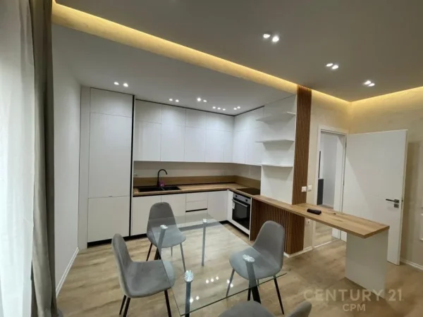 Tirane, jepet me qera apartament 3+1+Ballkon Kati 6, 137 m² 920 € (Rezidenca Erli)