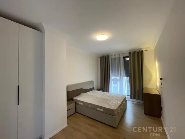 Tirane, jepet me qera apartament 3+1+Ballkon Kati 6, 137 m² 920 € (Rezidenca Erli)