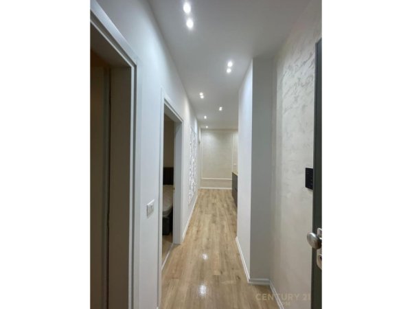 Tirane, jepet me qera apartament 3+1+Ballkon Kati 6, 137 m² 920 € (Rezidenca Erli)