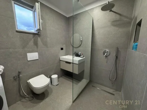 Tirane, jepet me qera vetem 1 dhome 1+1 Kati 9, 450 € 