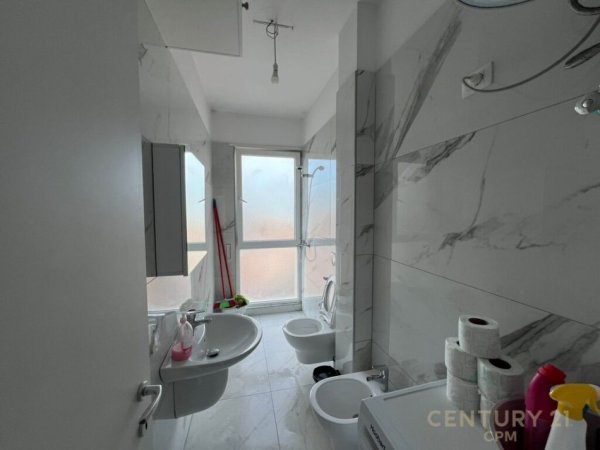 Tirane, jepet me qera apartament 1+1 Kati 6, 75 m² 650 € (Kupola)