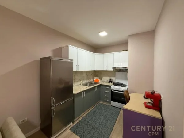 Tirane, jepet me qera apartament 2+1+Ballkon Kati 4, 103 m² 450 € 