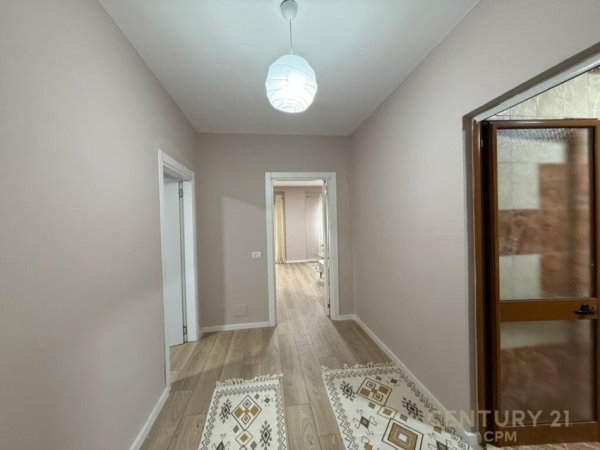 Tirane, jepet me qera apartament 2+1+Ballkon Kati 4, 103 m² 450 € 
