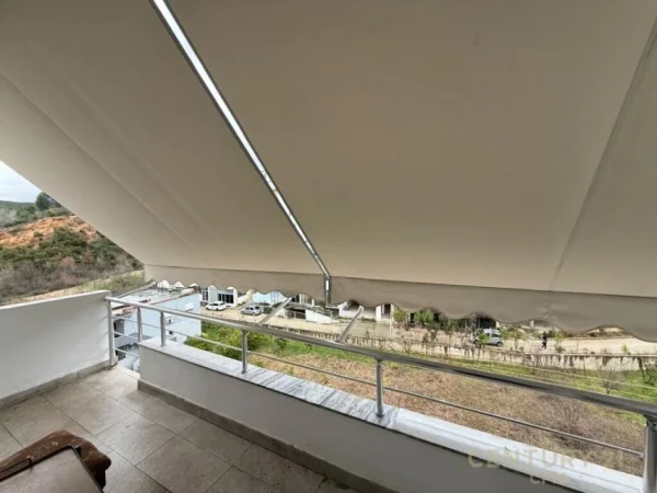 Tirane, jepet me qera apartament 2+1+Ballkon Kati 4, 103 m² 450 € 