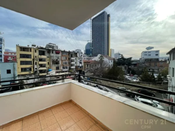 Tirane, jepet me qera apartament 2+1 Kati 3, 82 m² 750 € 