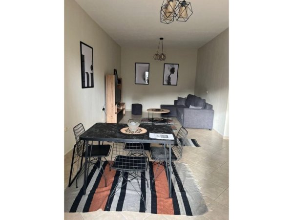 Tirane, jepet me qera apartament 1+1 Kati 2, 80 m² 500 € 