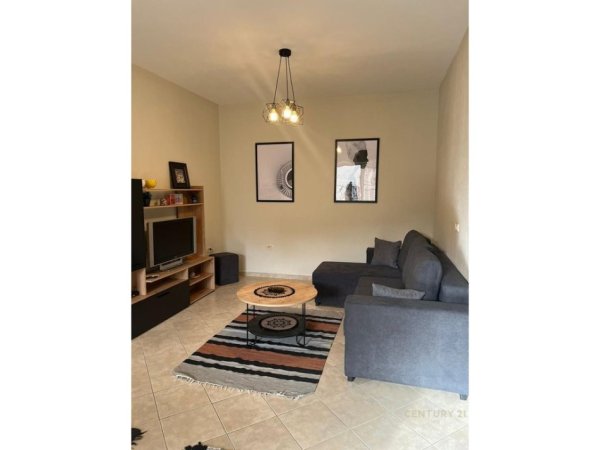 Tirane, jepet me qera apartament 1+1 Kati 2, 80 m² 500 € 