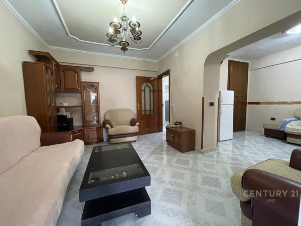 Tirane, jepet me qera apartament 2+1 Kati 2, 100 €