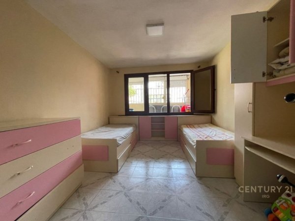 Tirane, jepet me qera apartament 2+1 Kati 2, 100 €