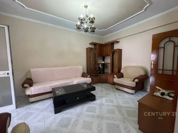 Tirane, jepet me qera apartament 2+1 Kati 2, 100 €