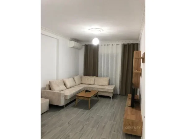 Tirane, jepet me qera apartament 2+1 Kati 5, 90 m² 500 € (Shkoze)