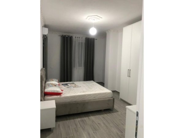 Tirane, jepet me qera apartament 2+1 Kati 5, 90 m² 500 € (Shkoze)