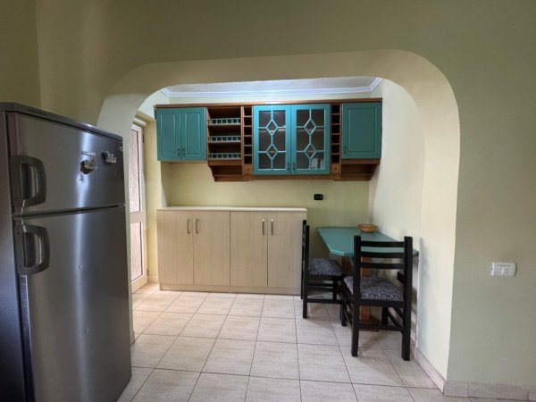 Tirane, jepet me qera apartament 1+1+Ballkon Kati 5, 60 m² 510 € (Rruga Grigor Heba)