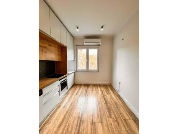Tirane, jepet me qera apartament 2+1 Kati 4, 78 m² 650 € 