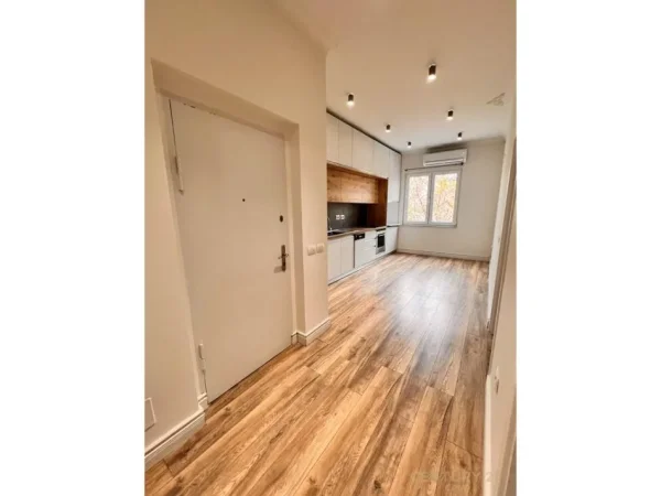 Tirane, jepet me qera apartament 2+1 Kati 4, 78 m² 650 € 