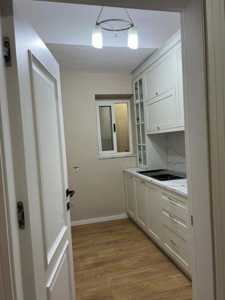 Tirane, jepet me qera apartament 1+1 Kati 1, 65 m² 550 € (Rruga Thoma Avrami)