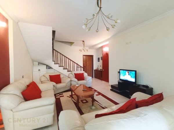 Tirane, jepet me qera apartament 2+1 Kati 3, 120 m² 700 € 