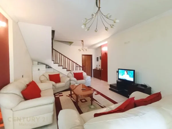 Tirane, jepet me qera apartament 2+1 Kati 3, 120 m² 700 € 