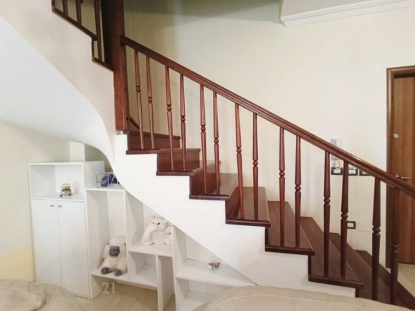 Tirane, jepet me qera apartament 2+1 Kati 3, 120 m² 700 € 