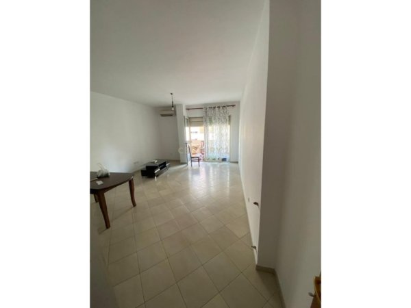 Tirane, jepet me qera apartament 2+1 Kati 2, 110 m² 550 € 
