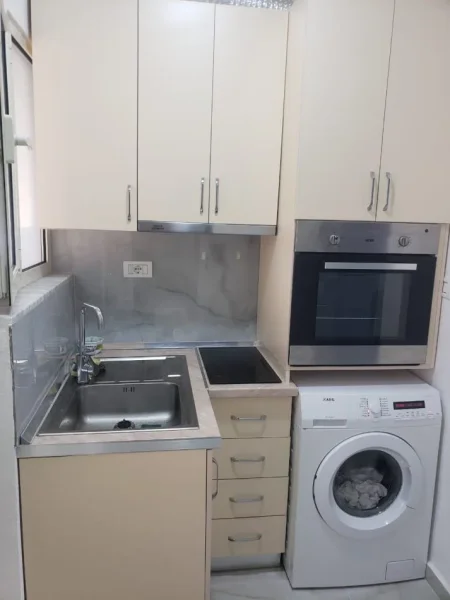 Tirane, jepet me qera garsonier 1+1 Kati 1, 40 m² 320 € (Rruga Ali Visha)