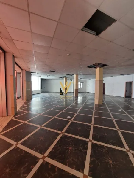 Tirane, shitet ambjent biznesi Kati 0, 996 m² 1.600.000 € (ALI DEMI)
