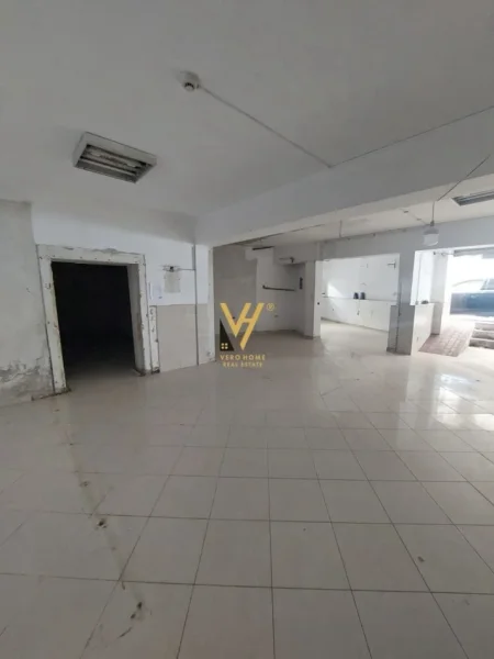 Tirane, shitet ambjent biznesi Kati 0, 996 m² 1.600.000 € (ALI DEMI)