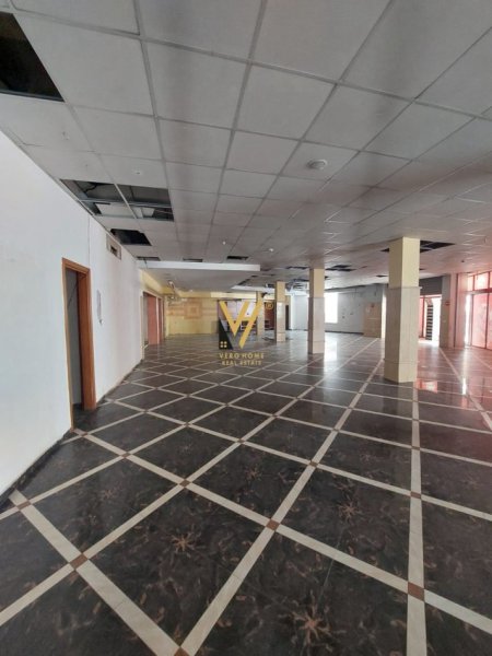 Tirane, shitet ambjent biznesi Kati 0, 996 m² 1.600.000 € (ALI DEMI)