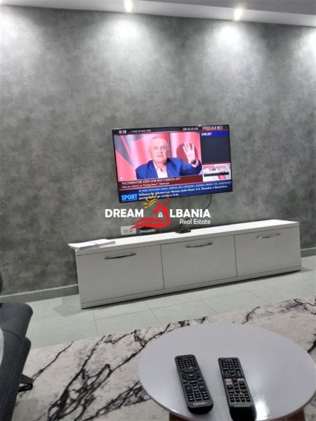 Tirane, jepet me qera apartament 2+1 , 80 m² 590 € 