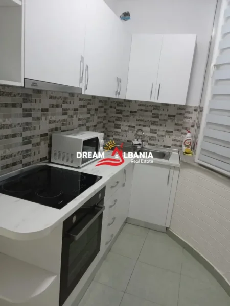 Tirane, jepet me qera apartament 2+1 , 80 m² 590 € 