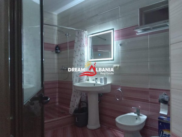Tirane, jepet me qera apartament 2+1 , 80 m² 590 € 
