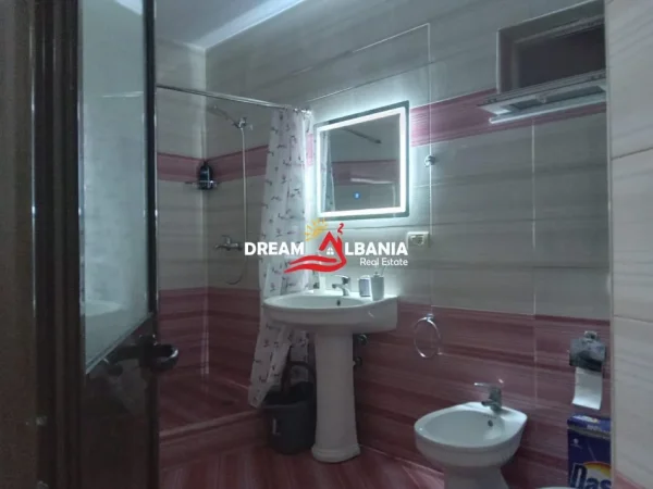 Tirane, jepet me qera apartament 2+1 , 80 m² 590 € 