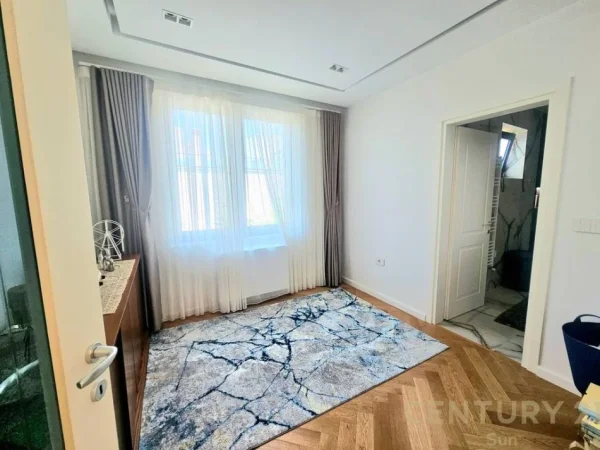 Tirane, shes Vile 3+1+Aneks+Ballkon Kati 3, 404 m² 700.000 € (TEG)