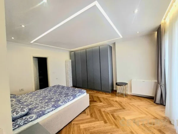 Tirane, shes Vile 3+1+Aneks+Ballkon Kati 3, 404 m² 700.000 € (TEG)
