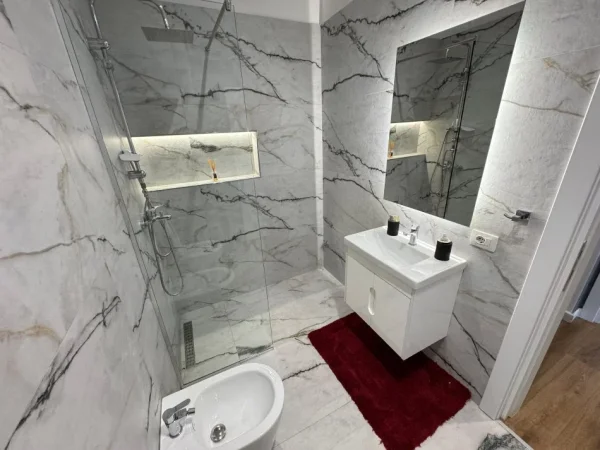 Tirane, jepet me qera apartament 2+1 Kati 3, 110 m² 700 € (kodra e diellit)