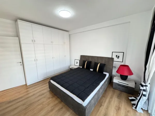 Tirane, jepet me qera apartament 2+1 Kati 3, 110 m² 700 € (kodra e diellit)