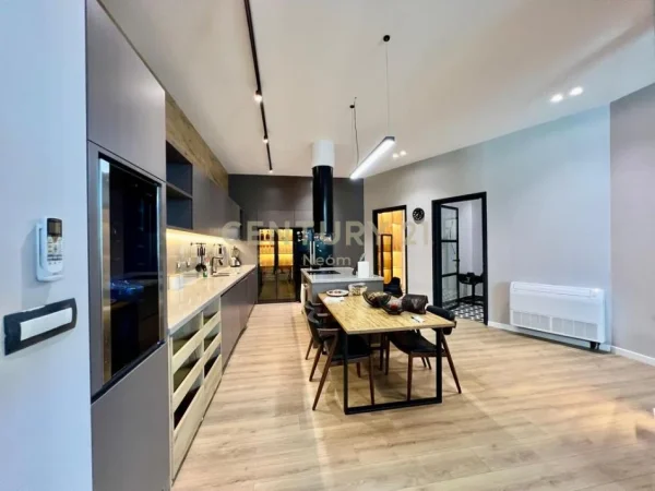 Tirane, shes apartament 3+1 , 290 m² 790.000 € (kopshti botanik)