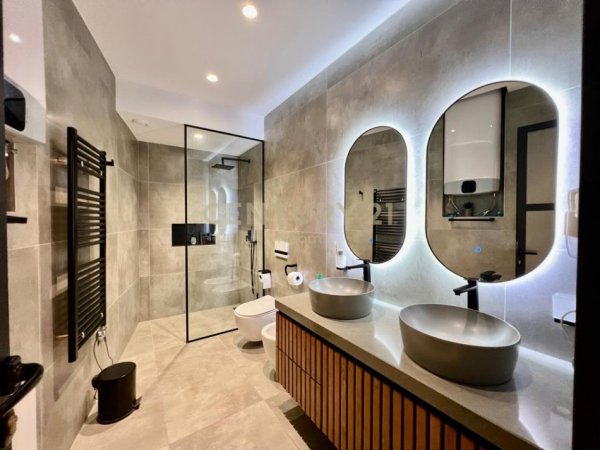 Tirane, shes apartament 3+1 , 290 m² 790.000 € (kopshti botanik)