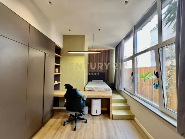 Tirane, shes apartament 3+1 , 290 m² 790.000 € (kopshti botanik)