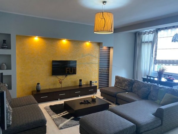 Tirane, jepet me qera apartament 2+1 Kati 2, 110 m² 700 € (ISH EKSPOZITA)