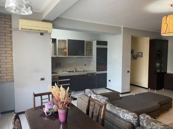 Tirane, jepet me qera apartament 2+1 Kati 2, 110 m² 700 € (ISH EKSPOZITA)