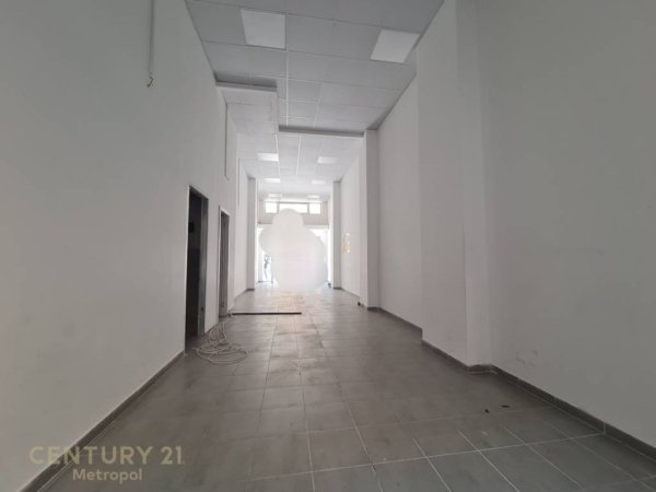Tirane, jepet me qera ambjent biznesi Kati 0, 65 m² 1.300 € (Tregu Cam)