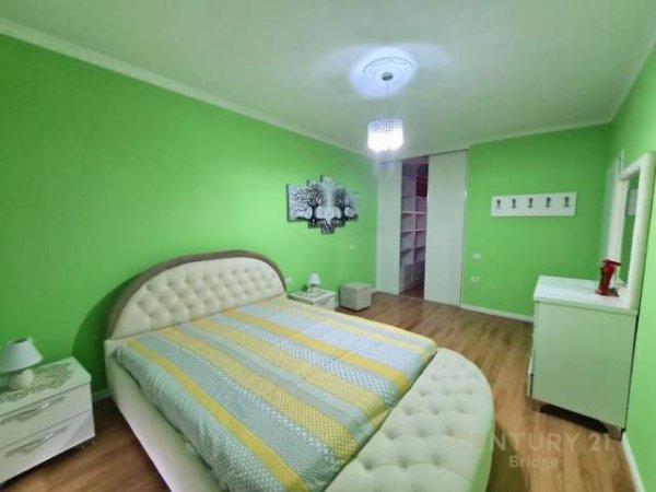Tirane, jepet me qera apartament 2+1+BLK Kati 5, 105 m² 520 Euro (Green City)