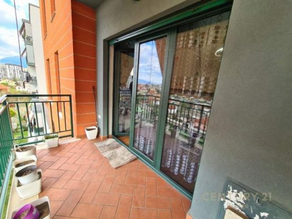 Tirane, jepet me qera apartament 2+1+BLK Kati 5, 105 m² 520 Euro (Green City)