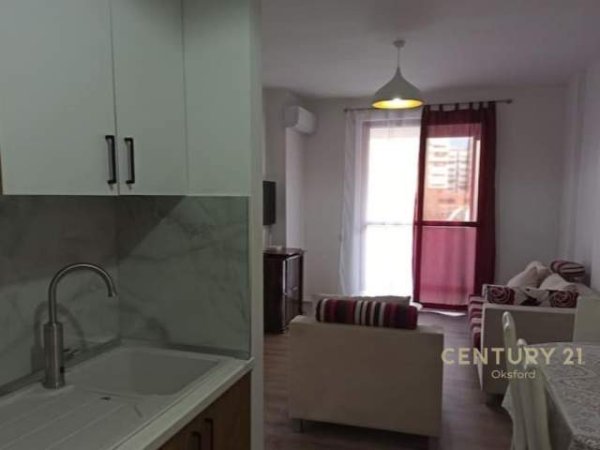 Tirane, jepet me qera apartament 1+1+BLK Kati 5, 59 m² 400 Euro (afer Pallatit me shigjeta)